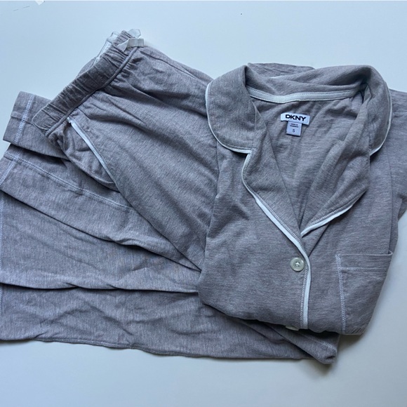DKNY Light Gray pajamas New - Picture 1 of 5